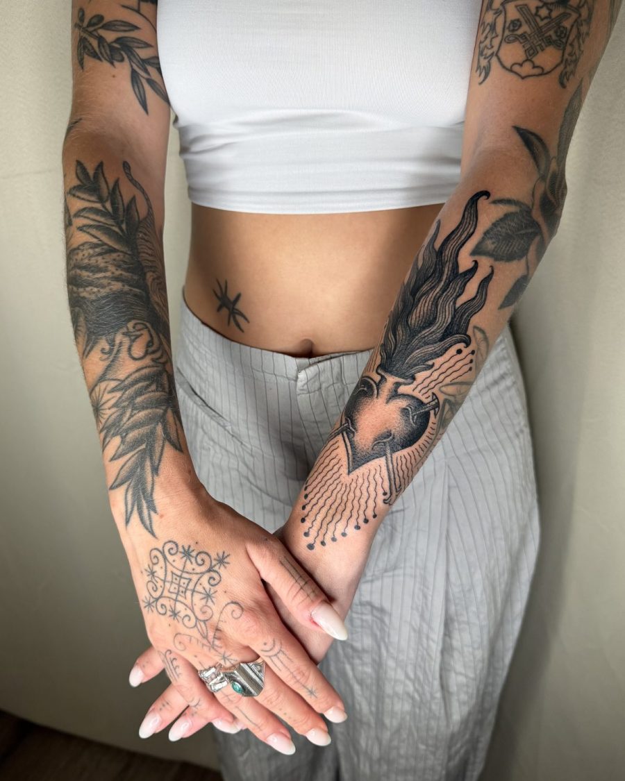 Sacré-Cœur et botanique — Diana Houl, blackwork, OKO Tattoo Genève