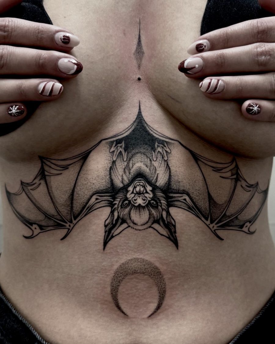 Chauve-souris et lune — Diana Houl, blackwork, OKO Tattoo Genève
