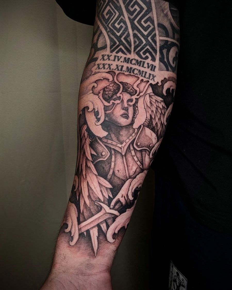 Ange en armure — Jordy Bones, realisme, OKO Tattoo Genève