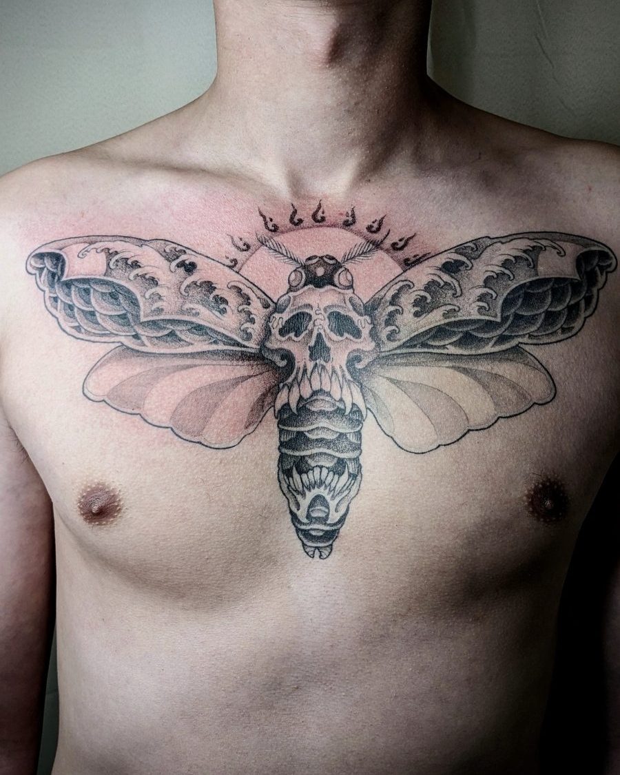Papillon tête de mort — Jordy Bones, realisme, OKO Tattoo Genève