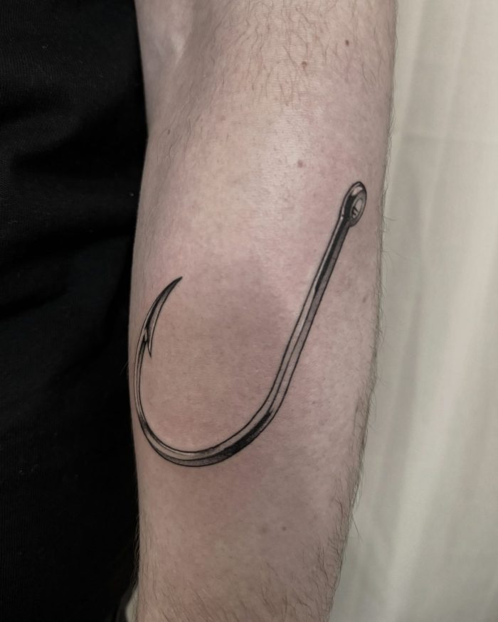 Hameçon — Jordy Bones, realisme, OKO Tattoo Genève