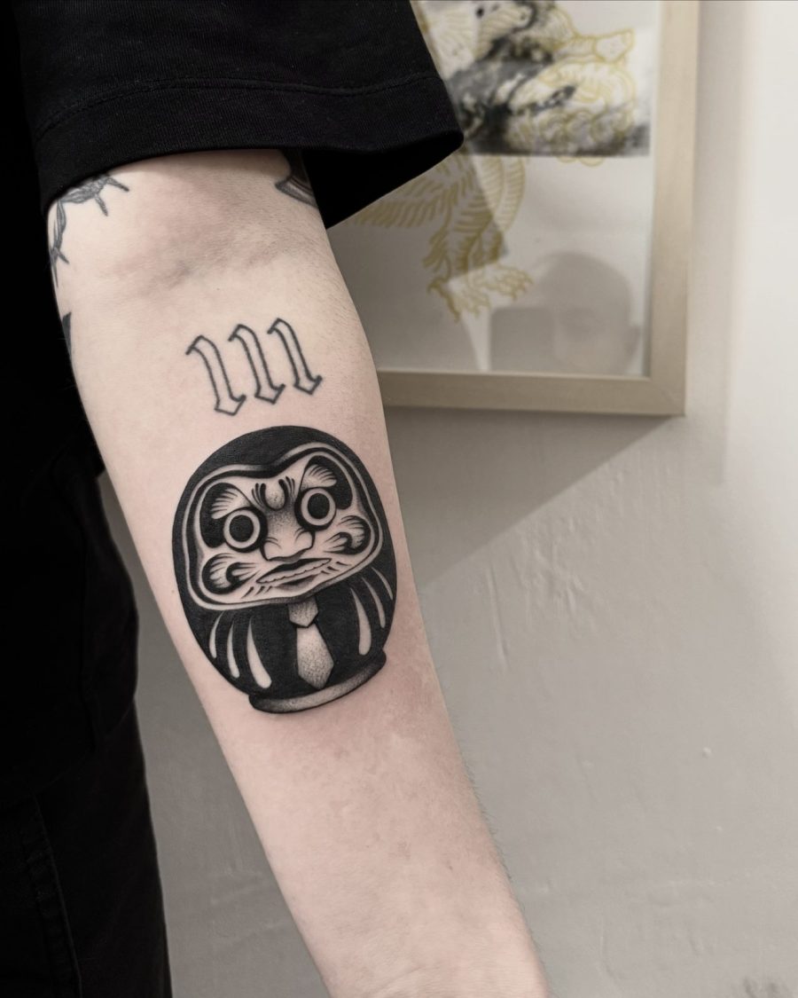 Daruma et 111 — Jordy Bones, japonais, OKO Tattoo Genève