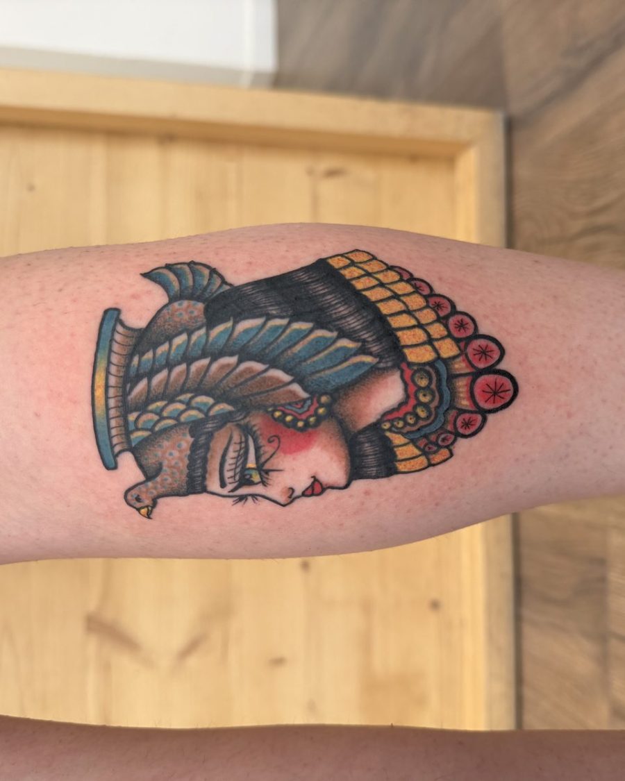 Profil égyptien — Milos Premier, neotraditionnel, OKO Tattoo Genève