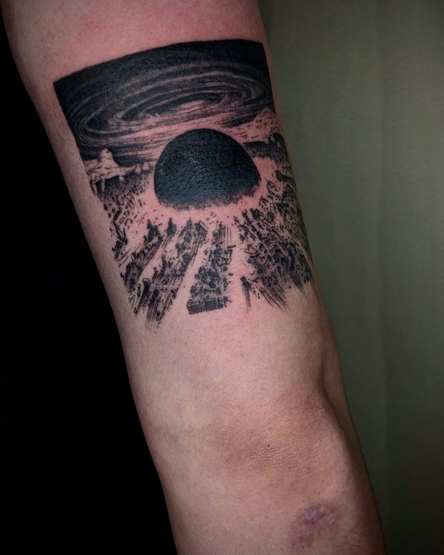 Explosion Akira — Milos Premier, blackwork, OKO Tattoo Genève