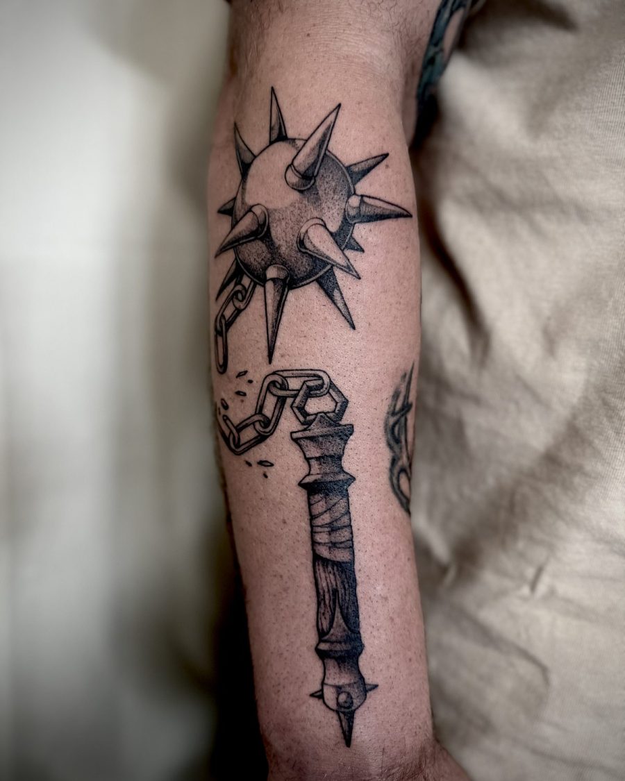 Fléau médiéval — Milos Premier, blackwork, OKO Tattoo Genève