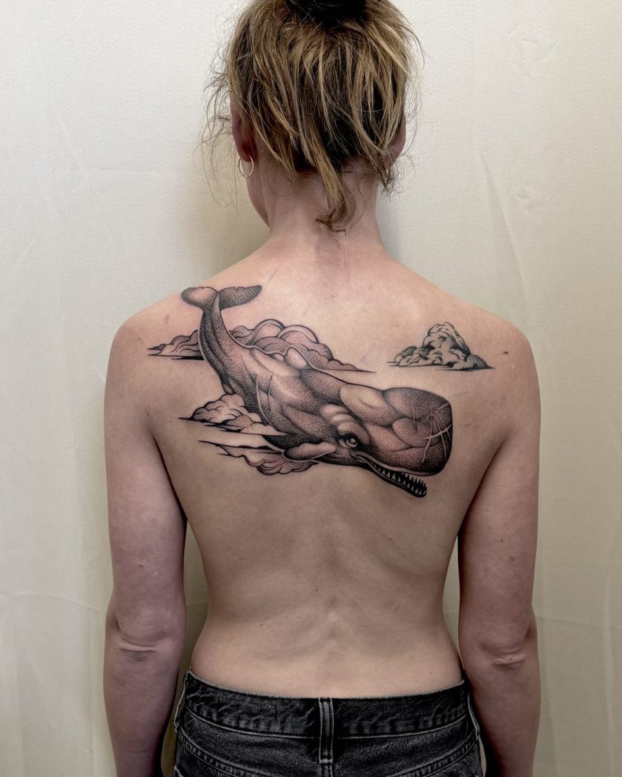 Cachalot dans les nuages — Milos Premier, blackwork, OKO Tattoo Genève