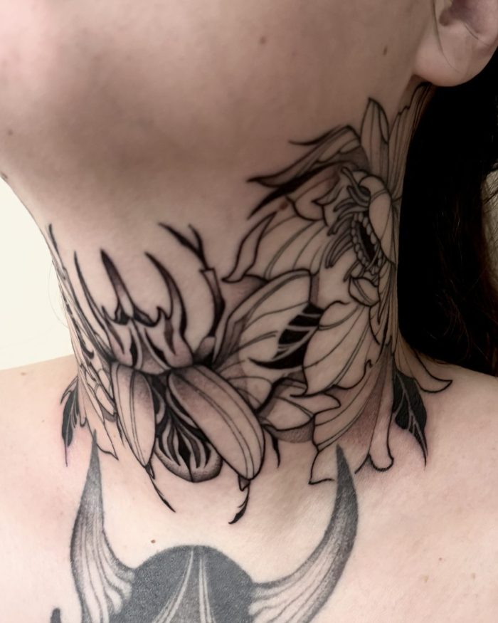 Scarabée et chrysanthème — Milos Premier, neotraditionnel, OKO Tattoo Genève