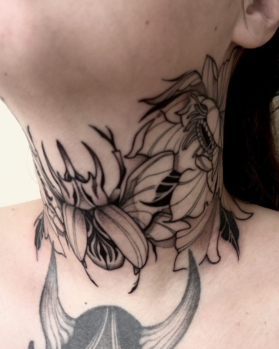Scarabée et chrysanthème — Milos Premier, neotraditionnel, OKO Tattoo Genève