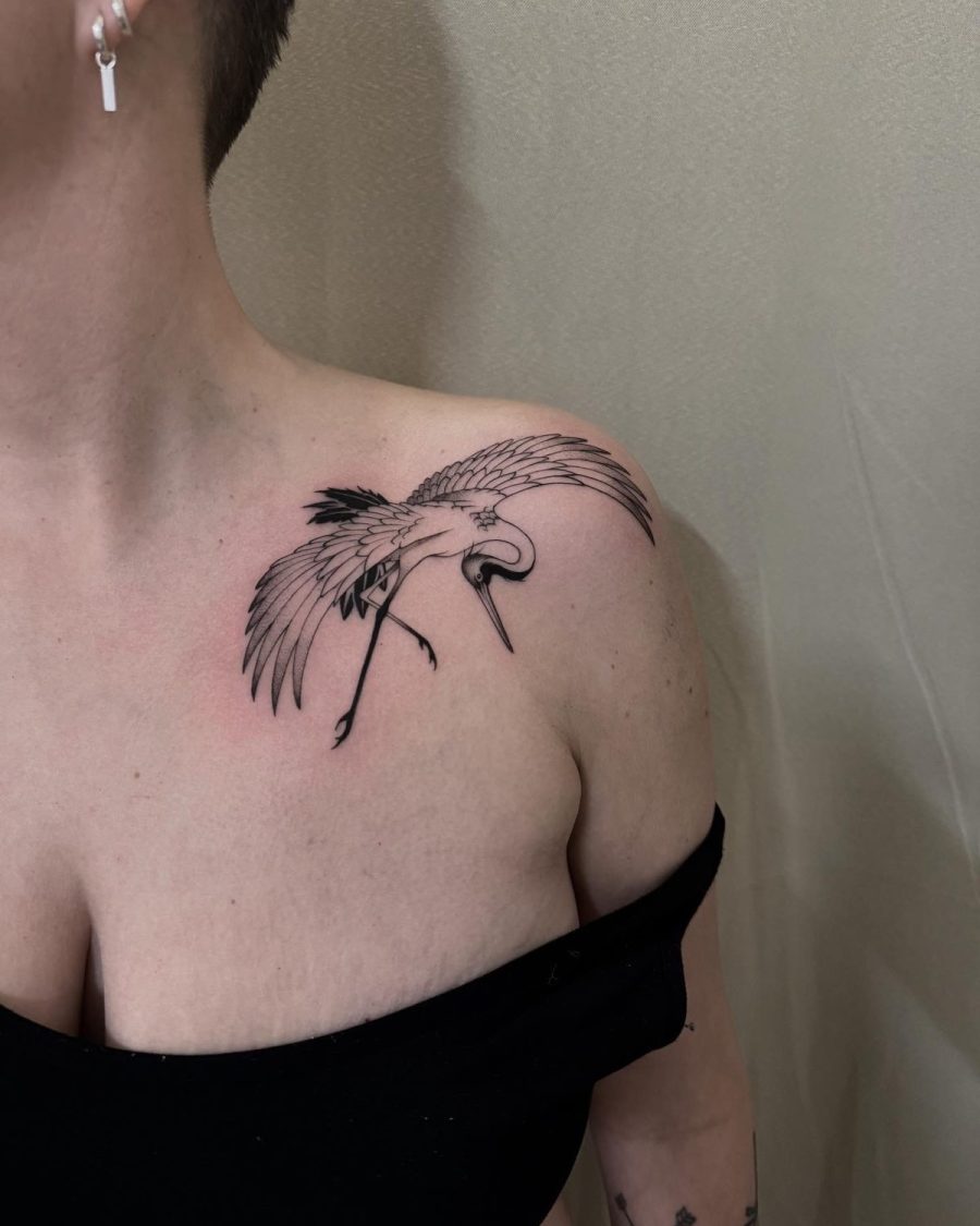 Grue en fine line — Sinistro, japonais, OKO Tattoo Genève